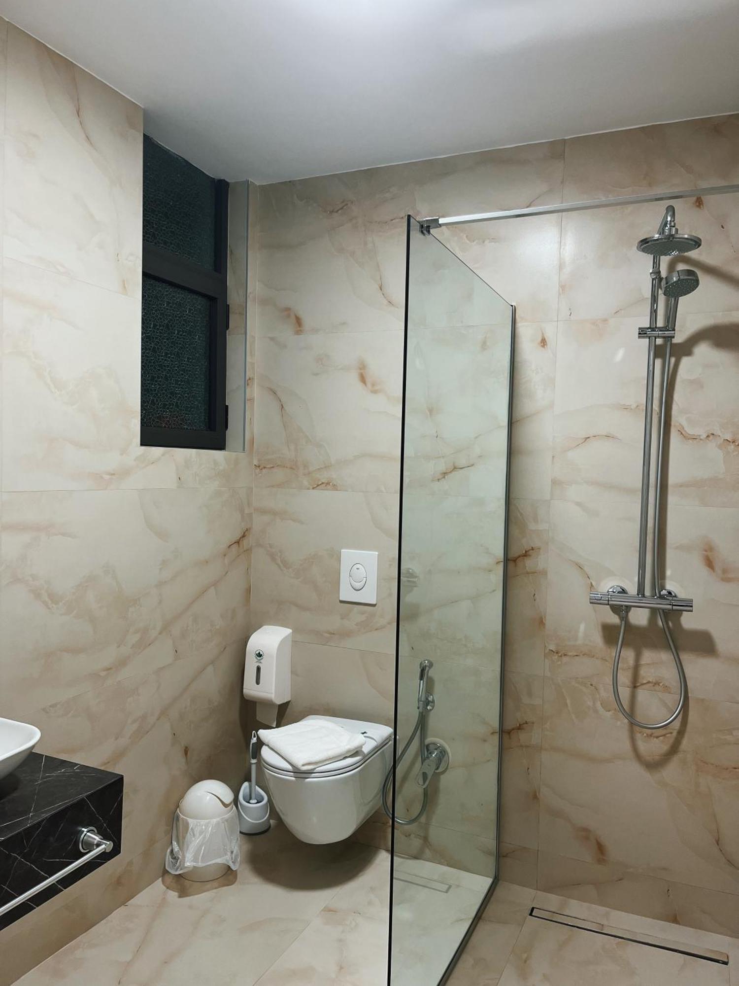 Clinton Tirana Inn ภายนอก รูปภาพ