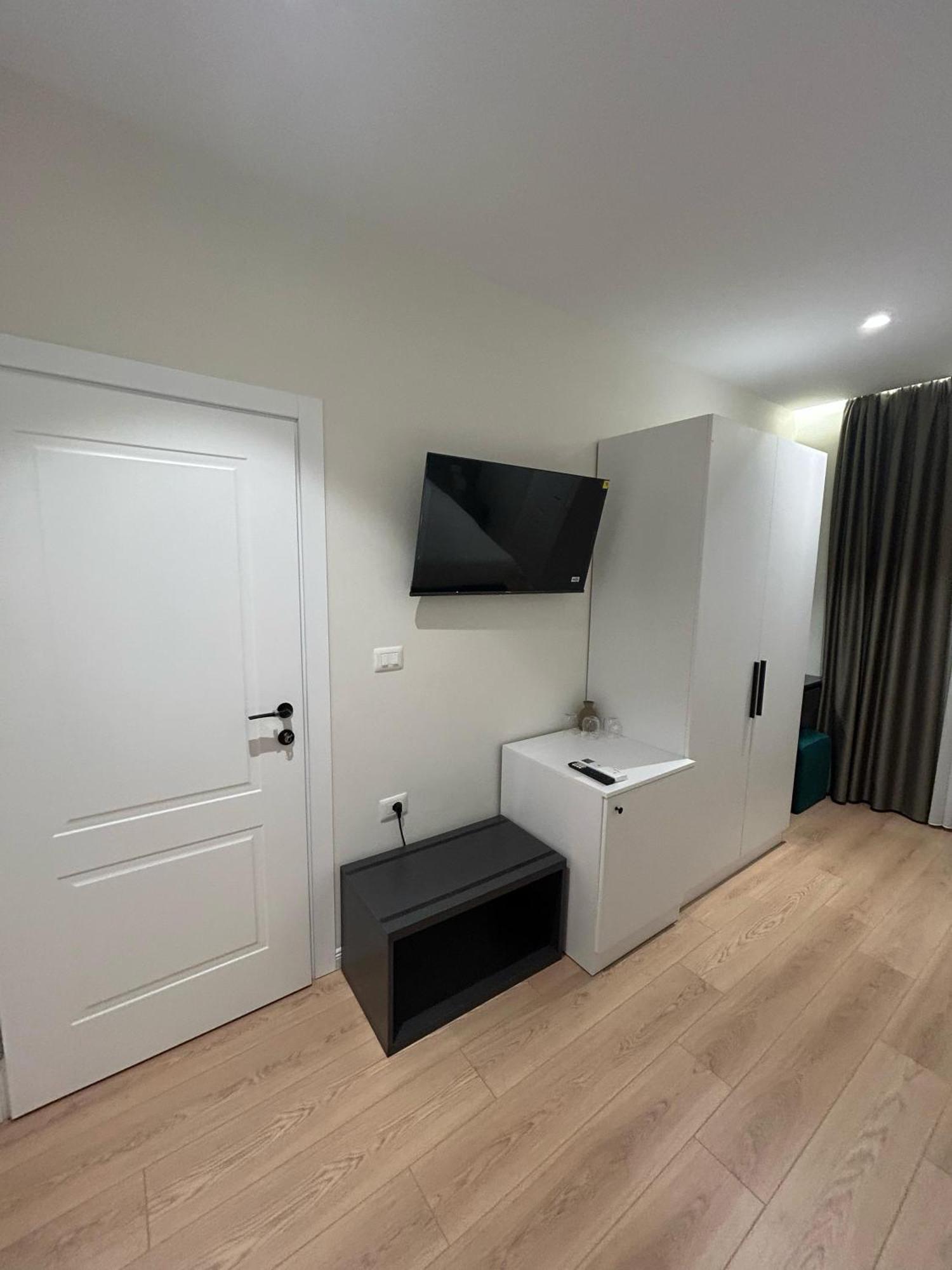 Clinton Tirana Inn ภายนอก รูปภาพ